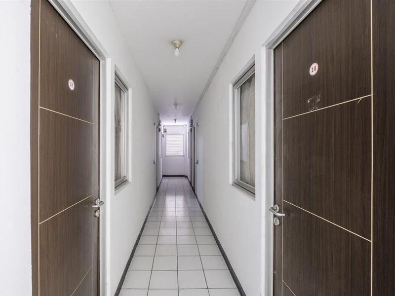 Super Oyo 1568 Stasiun Ka Cirebon Guest House Экстерьер фото