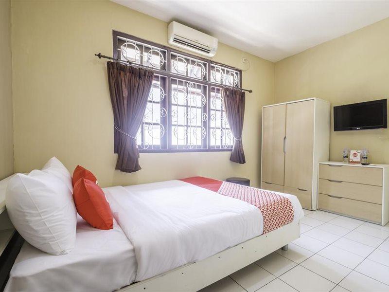 Super Oyo 1568 Stasiun Ka Cirebon Guest House Экстерьер фото
