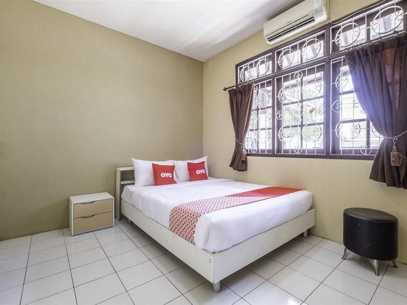 Super Oyo 1568 Stasiun Ka Cirebon Guest House Экстерьер фото