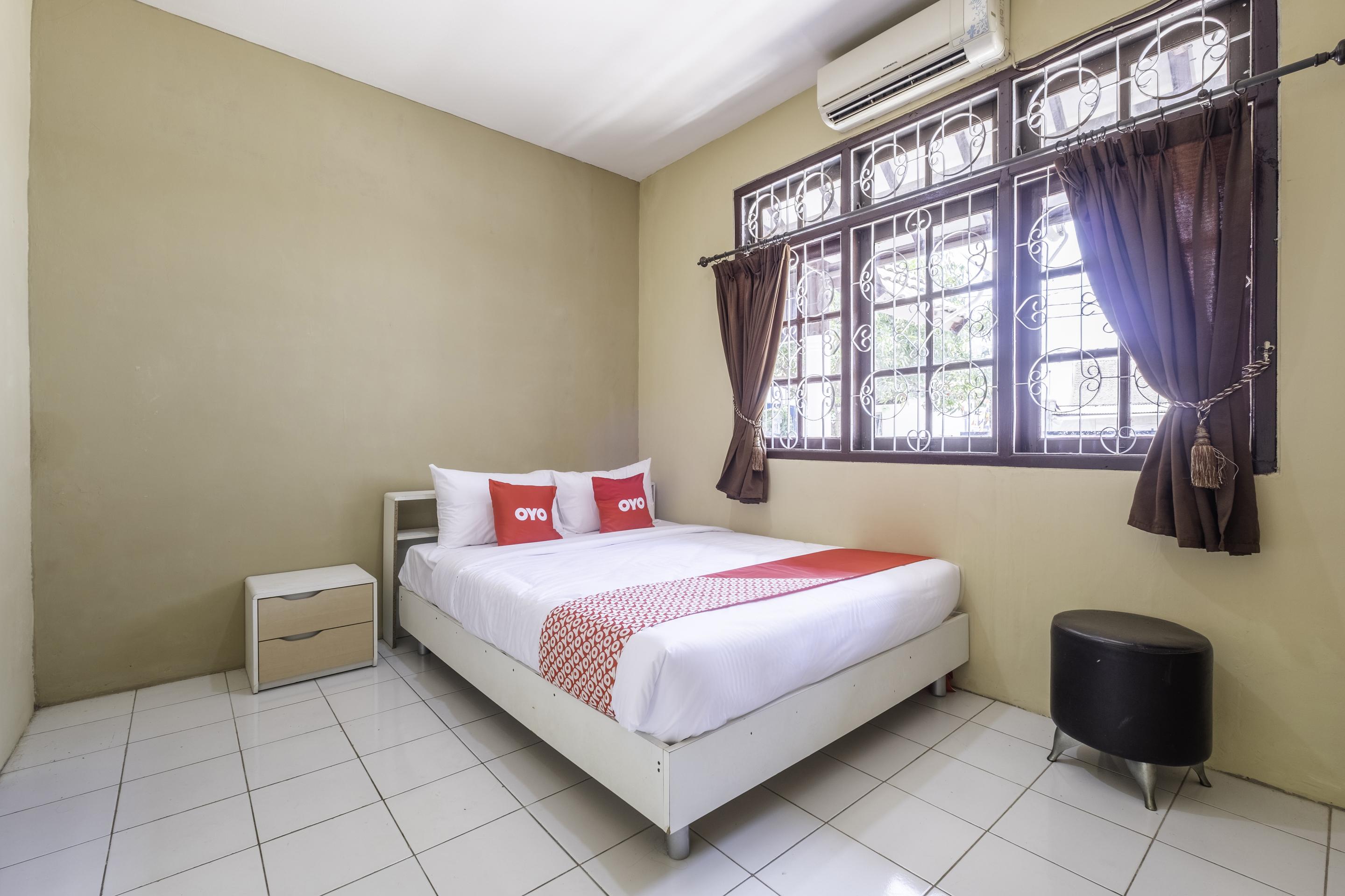 Super Oyo 1568 Stasiun Ka Cirebon Guest House Экстерьер фото