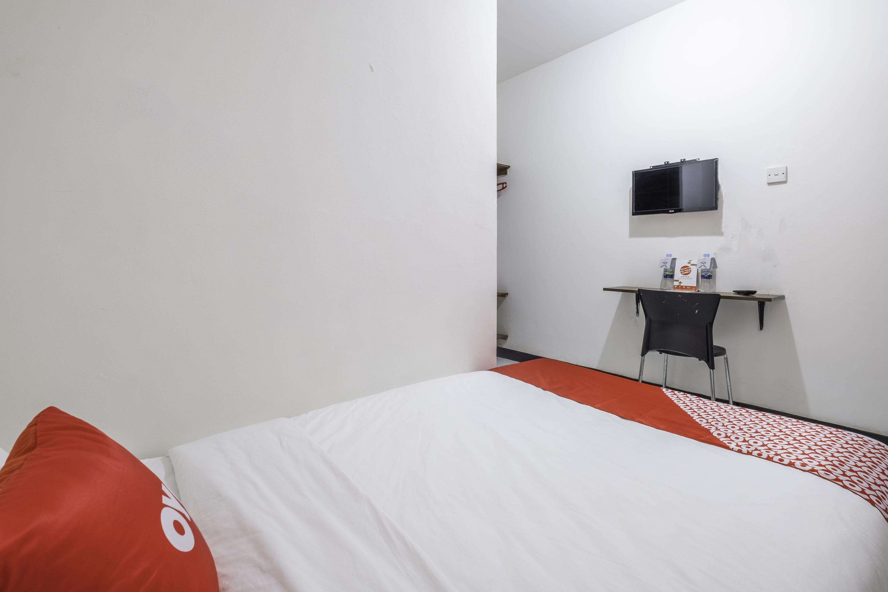 Super Oyo 1568 Stasiun Ka Cirebon Guest House Экстерьер фото