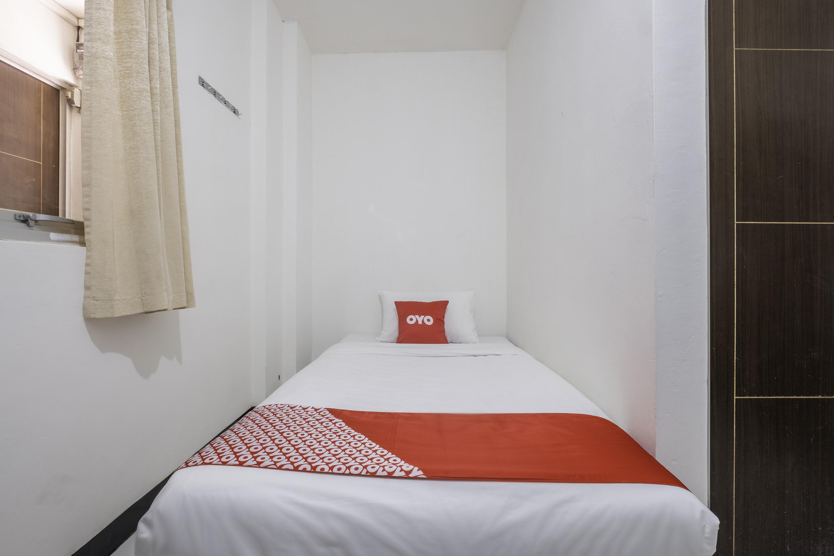 Super Oyo 1568 Stasiun Ka Cirebon Guest House Экстерьер фото