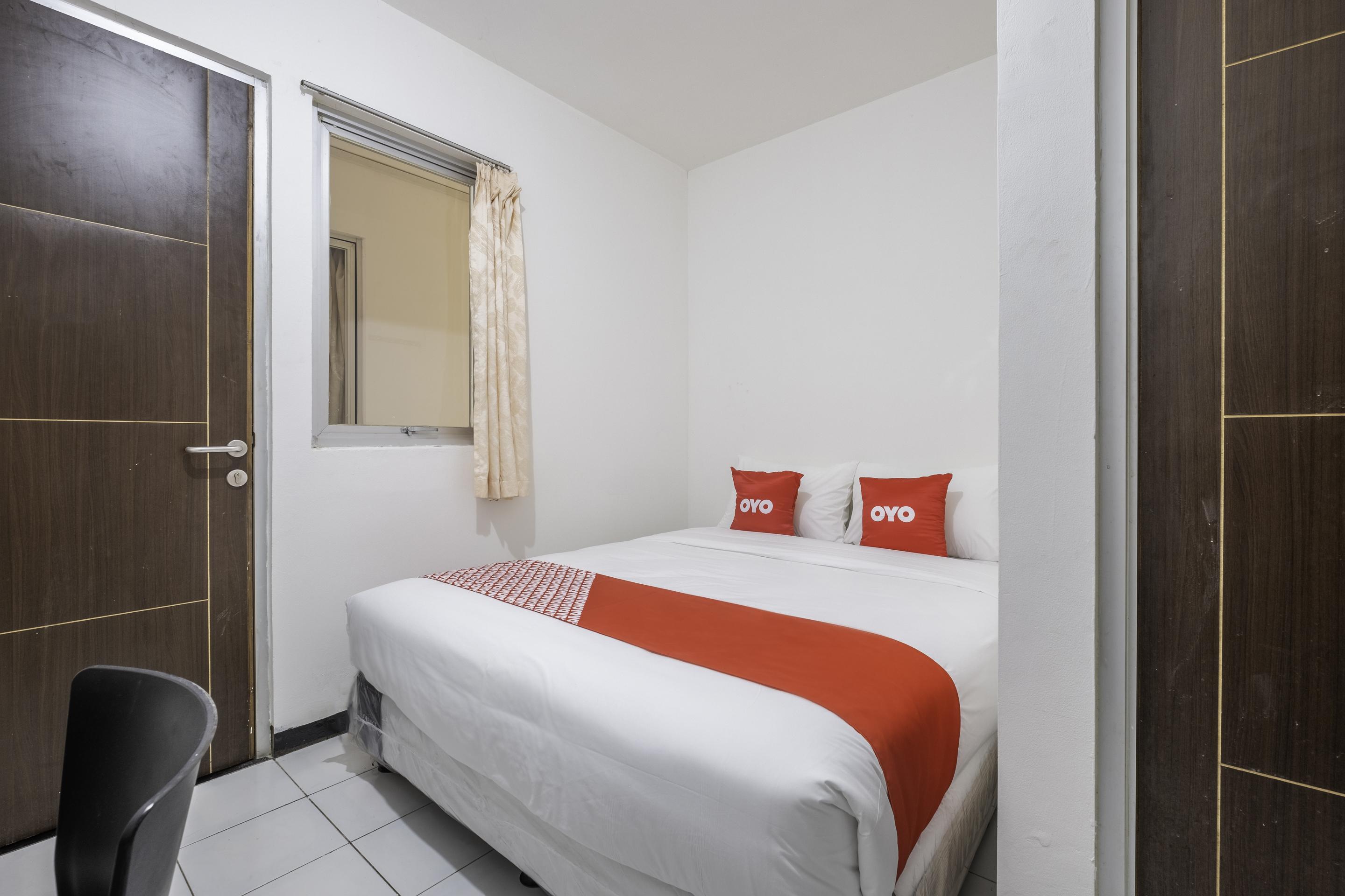 Super Oyo 1568 Stasiun Ka Cirebon Guest House Экстерьер фото