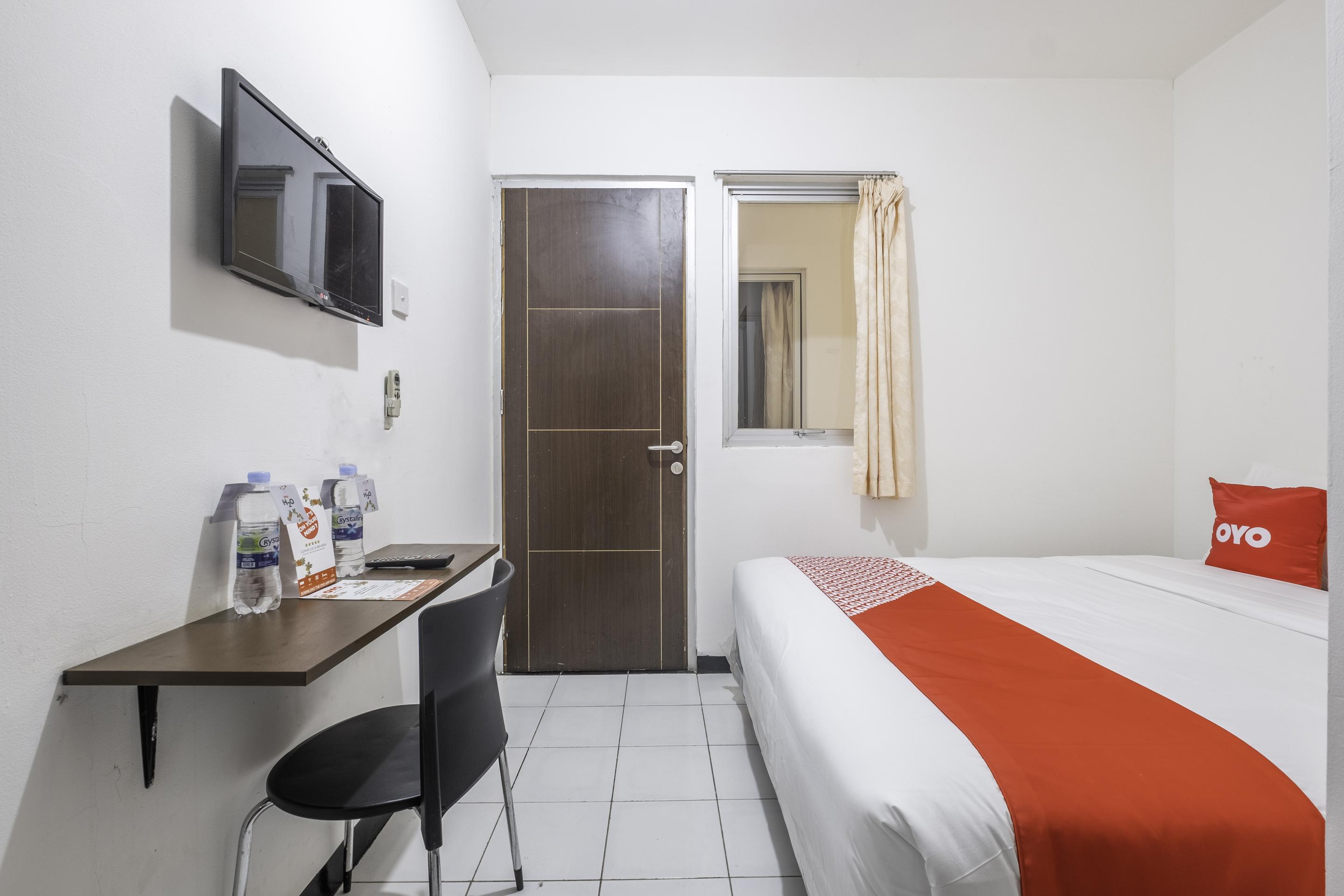 Super Oyo 1568 Stasiun Ka Cirebon Guest House Экстерьер фото