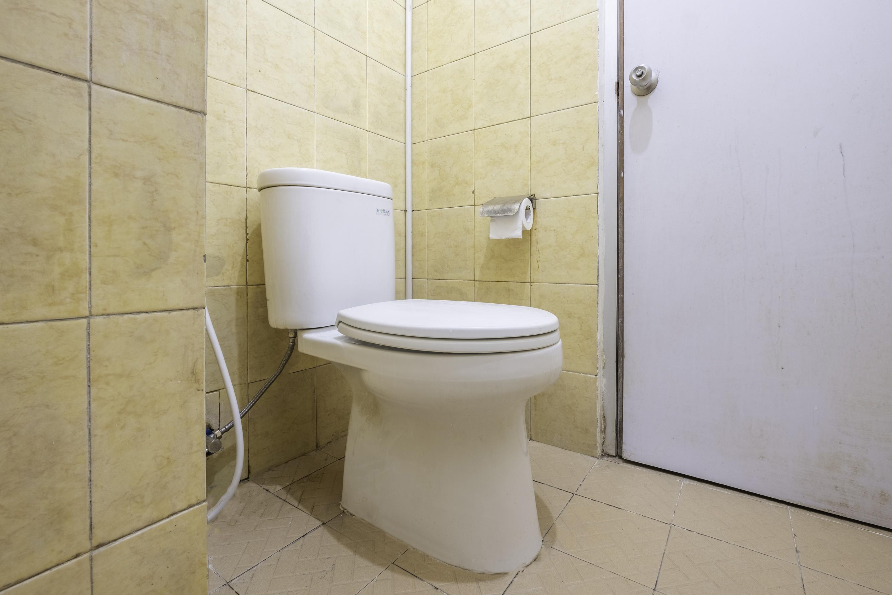 Super Oyo 1568 Stasiun Ka Cirebon Guest House Экстерьер фото