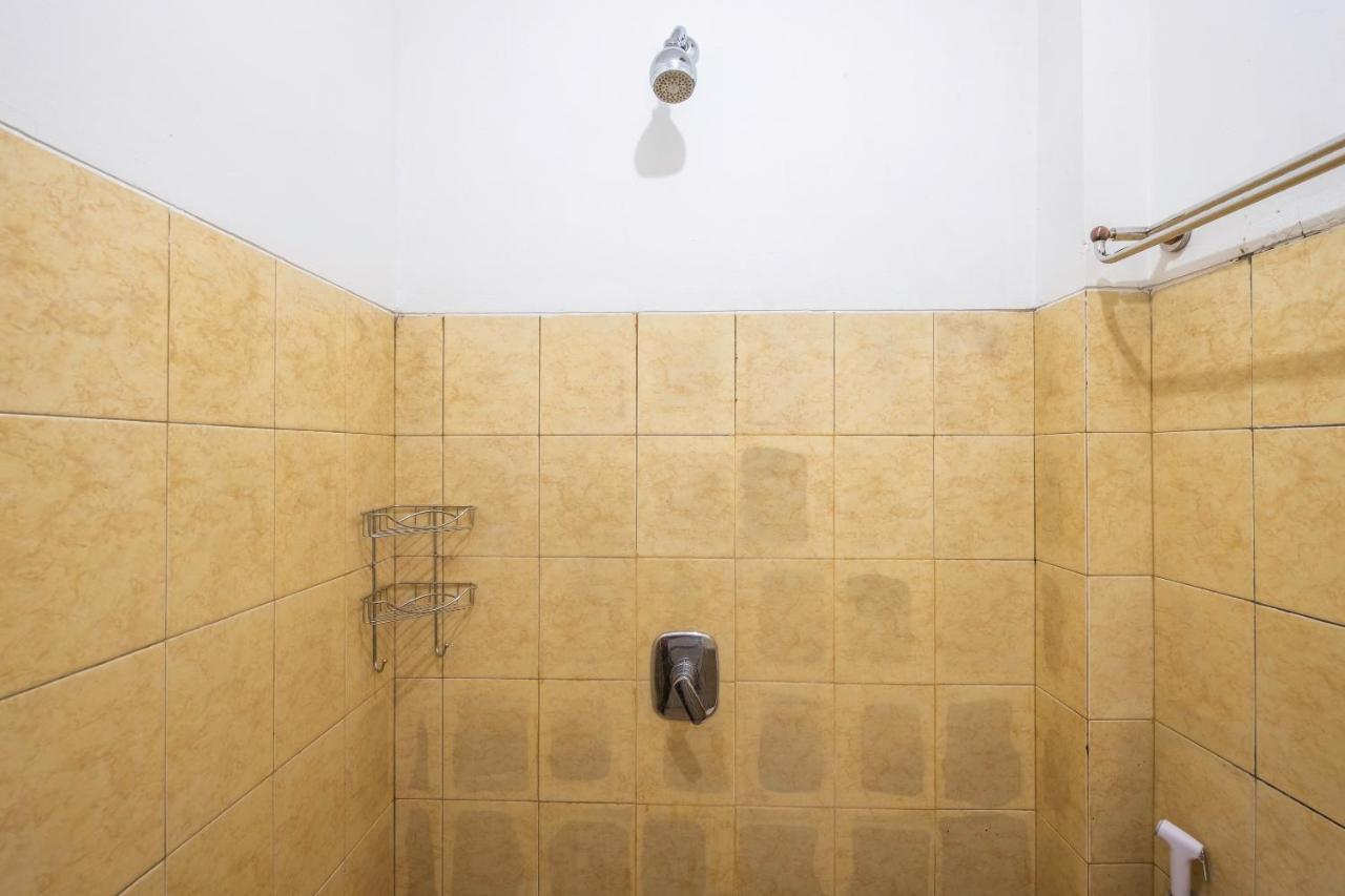 Super Oyo 1568 Stasiun Ka Cirebon Guest House Экстерьер фото