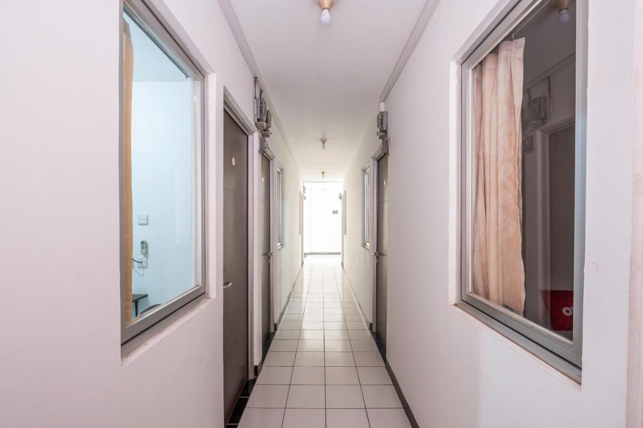 Super Oyo 1568 Stasiun Ka Cirebon Guest House Экстерьер фото